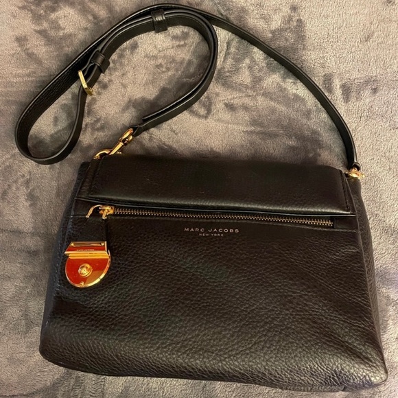 Marc Jacobs Handbags - Marc Jacobs Magnetic Bag